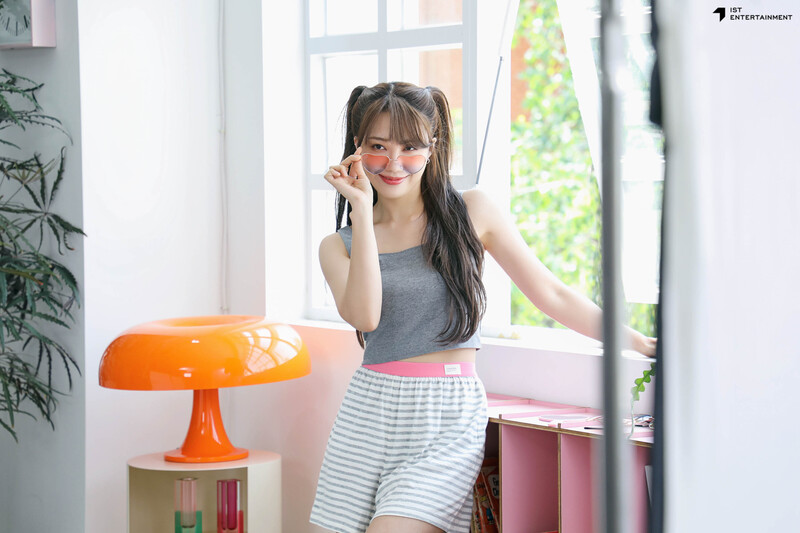 230612 IST Naver post- EUNJI 'Nareun Lookbook'  behind documents 16