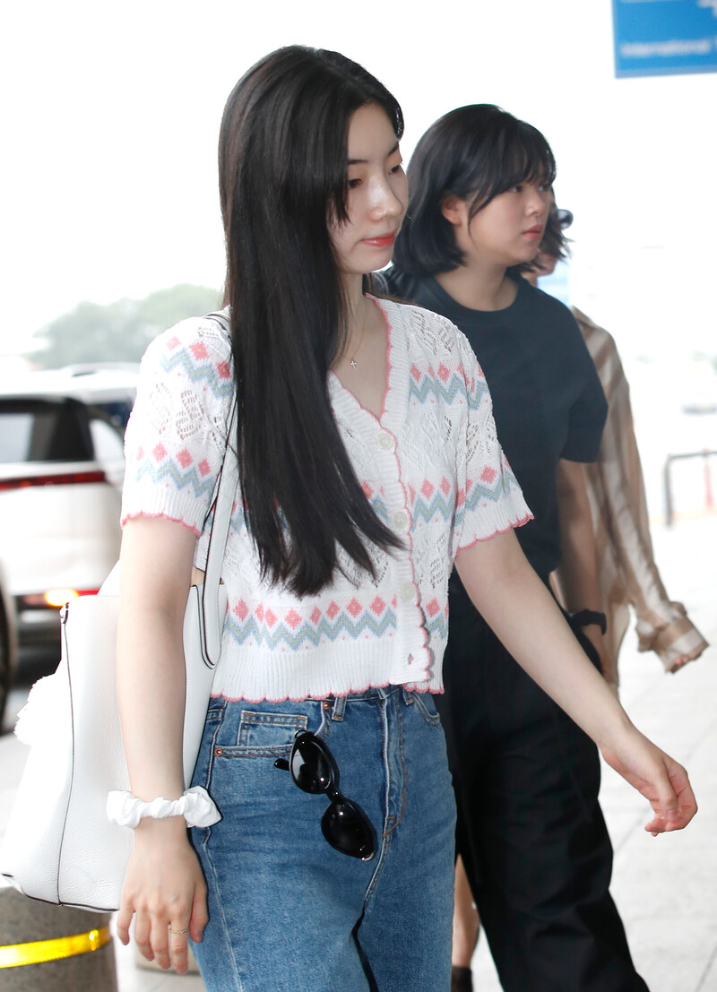 240712 TWICE Dahyun at Gimpo International Airport documents 2