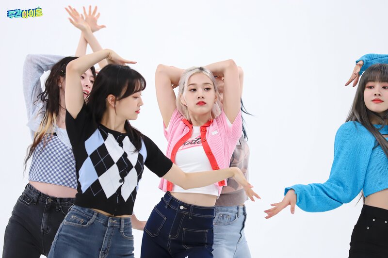 210908 MBC Naver Post - STAYC at Weekly Idol documents 19