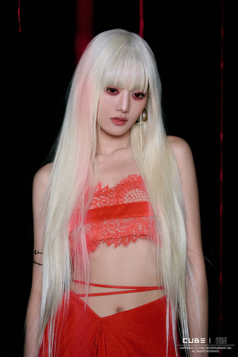 MINNIE 'Blind Eyes Red' MV - Behind Photos documents 6