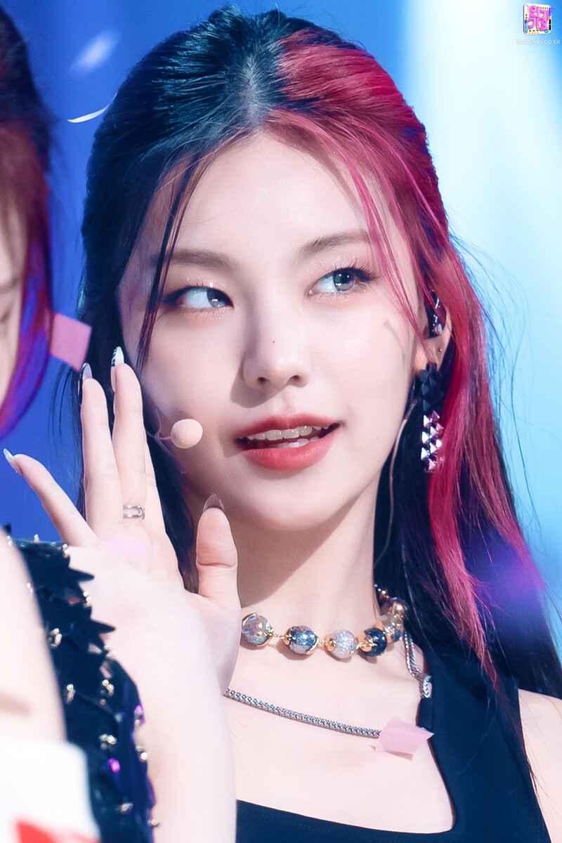 211003 ITZY - 'LOCO' at Inkigayo documents 1