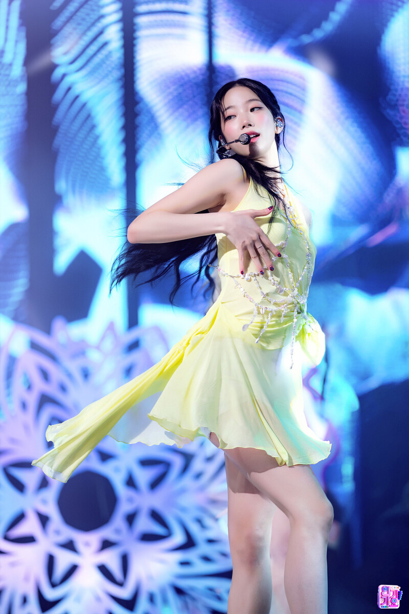 240303 LE SSERAFIM Kazuha - 'Smart' at Inkigayo documents 2