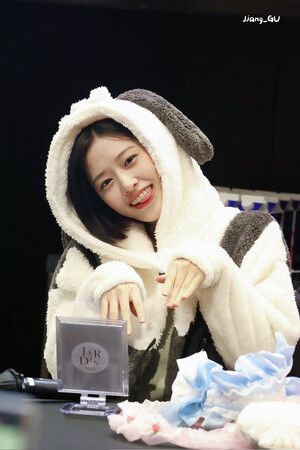 240223 IVE Yujin - SOUNDWAVE Fansign Event