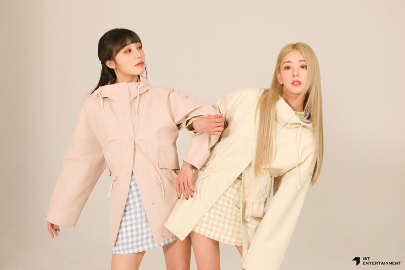 220310 IST Naver - Apink Eunji & Bomi - Marie Claire Photoshoot Behind documents 13