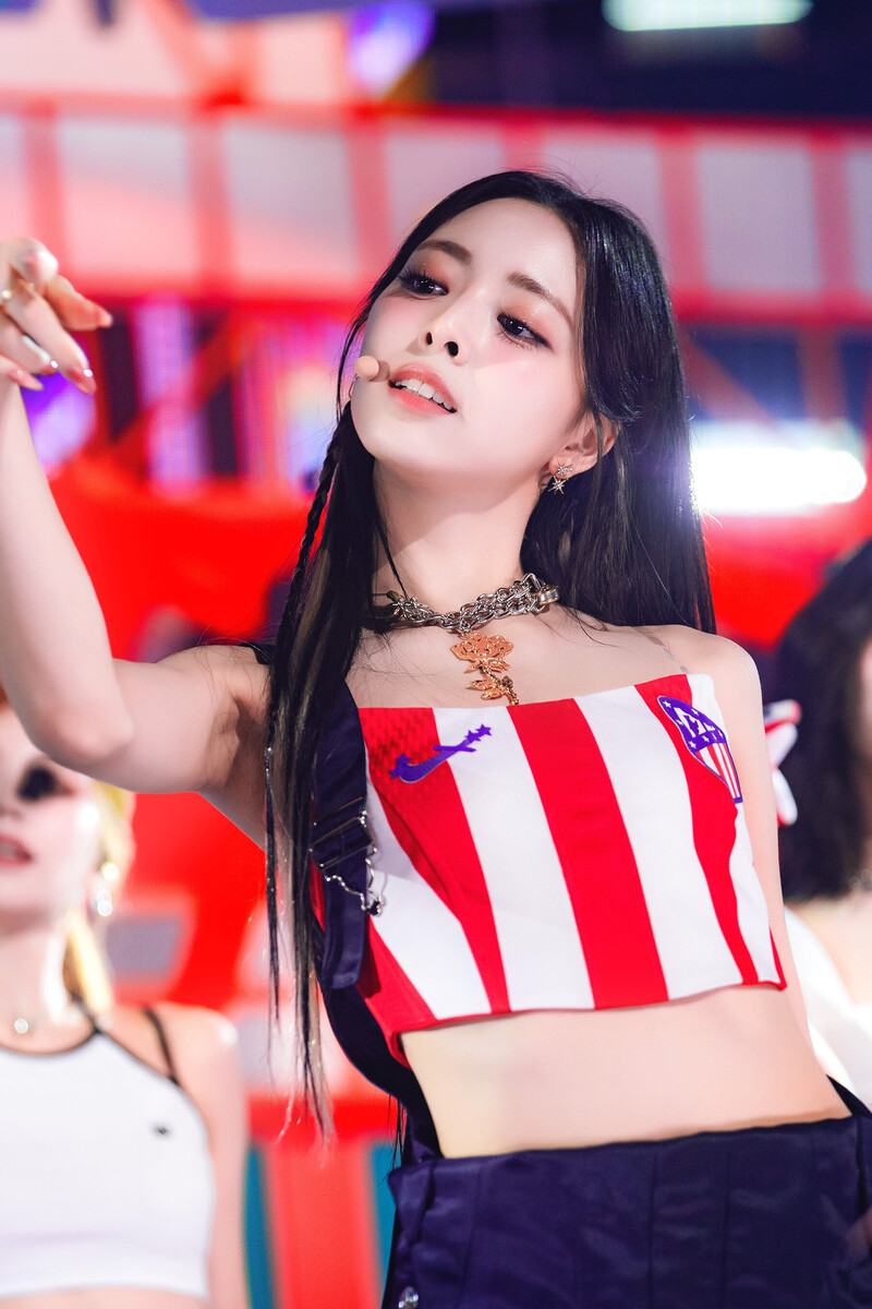 230806 ITZY Yuna - ‘CAKE’ at Inkigayo documents 4