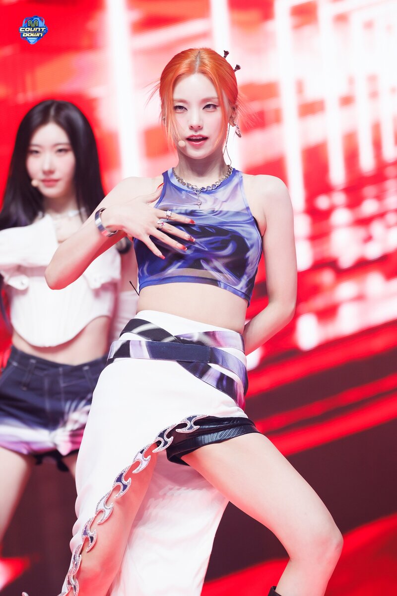 240111 ITZY Yeji - 'BORN TO BE' and 'UNTOUCHABLE' at M Countdown documents 12