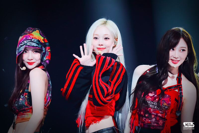 240526 aespa Winter - ‘Supernova’ at Inkigayo documents 1