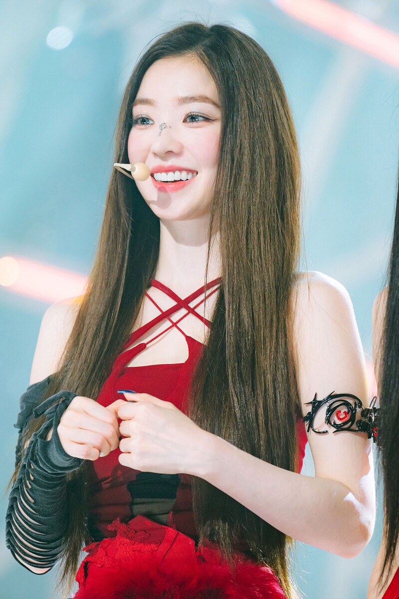 240630 Red Velvet Irene - 'Cosmic' at Inkigayo documents 6