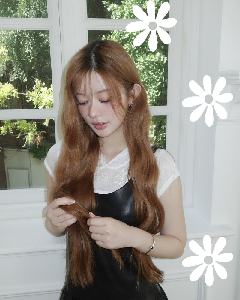 240909 ILLIT Instagram Update - Minju documents 2