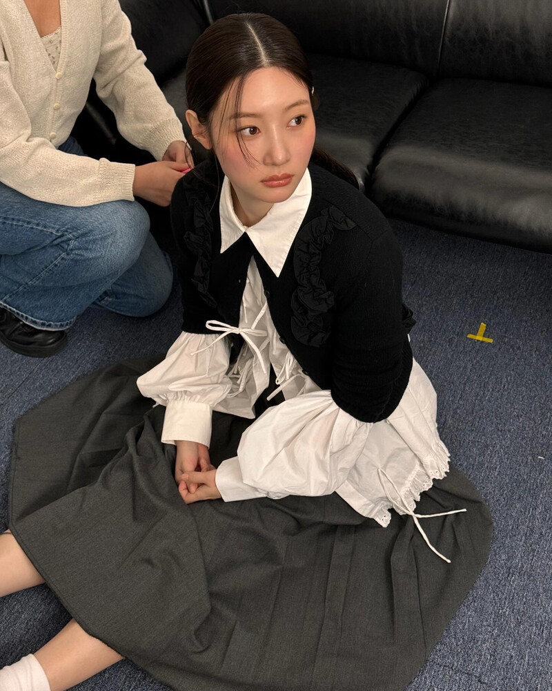 241111 Chaeyeon Instagram Update documents 1