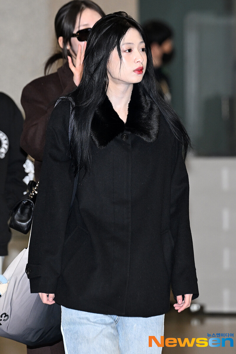 241229 Ahyeon at Incheon international airport documents 1