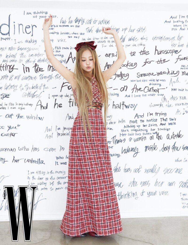 BLACKPINK Jennie for Chanel x W Korea July 2022 Issue documents 20