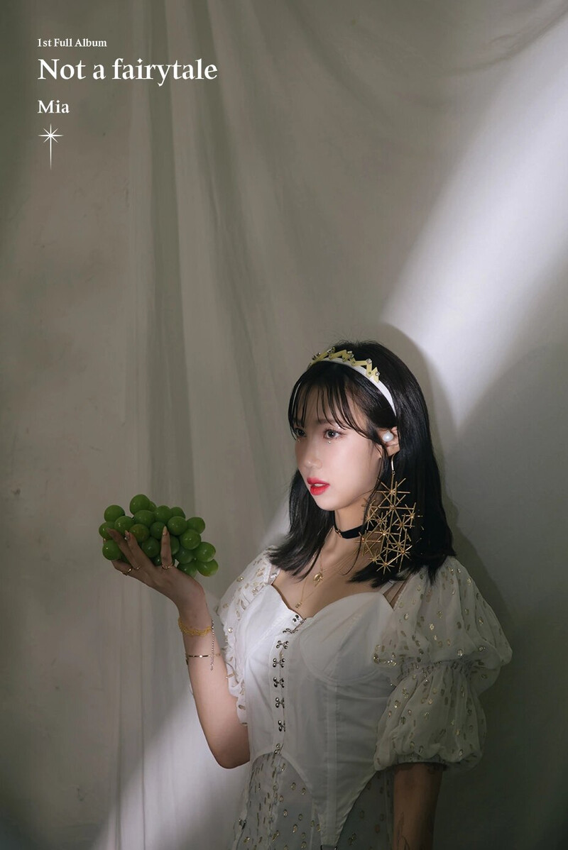 Mia - Not A Fairytale 1st Full Album Jacket Behind photos documents 5