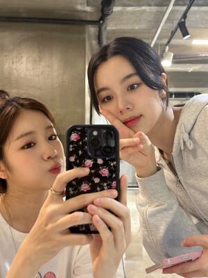 240409 WOOAH WOOYEON sns update with LUCY