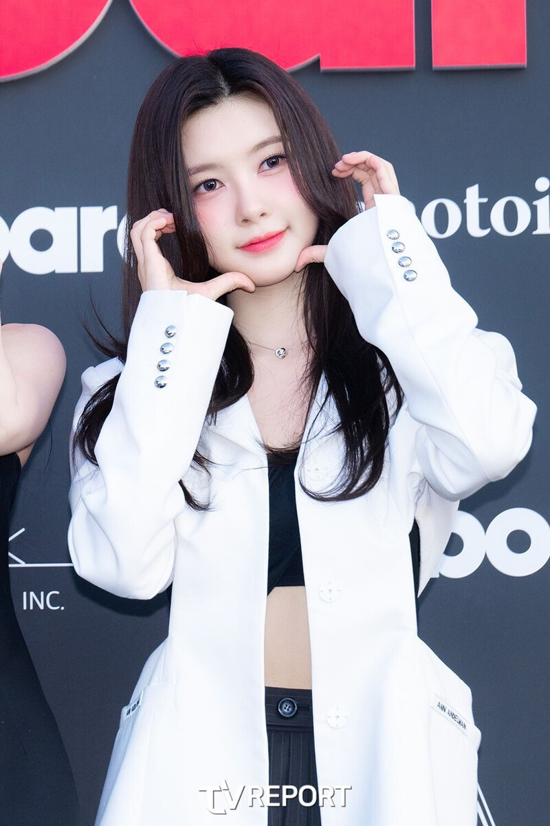 240827 Kep1er Dayeon at Billboard K-POWER 100 documents 3