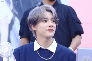 220706 JAKE AT M2U FANSIGN