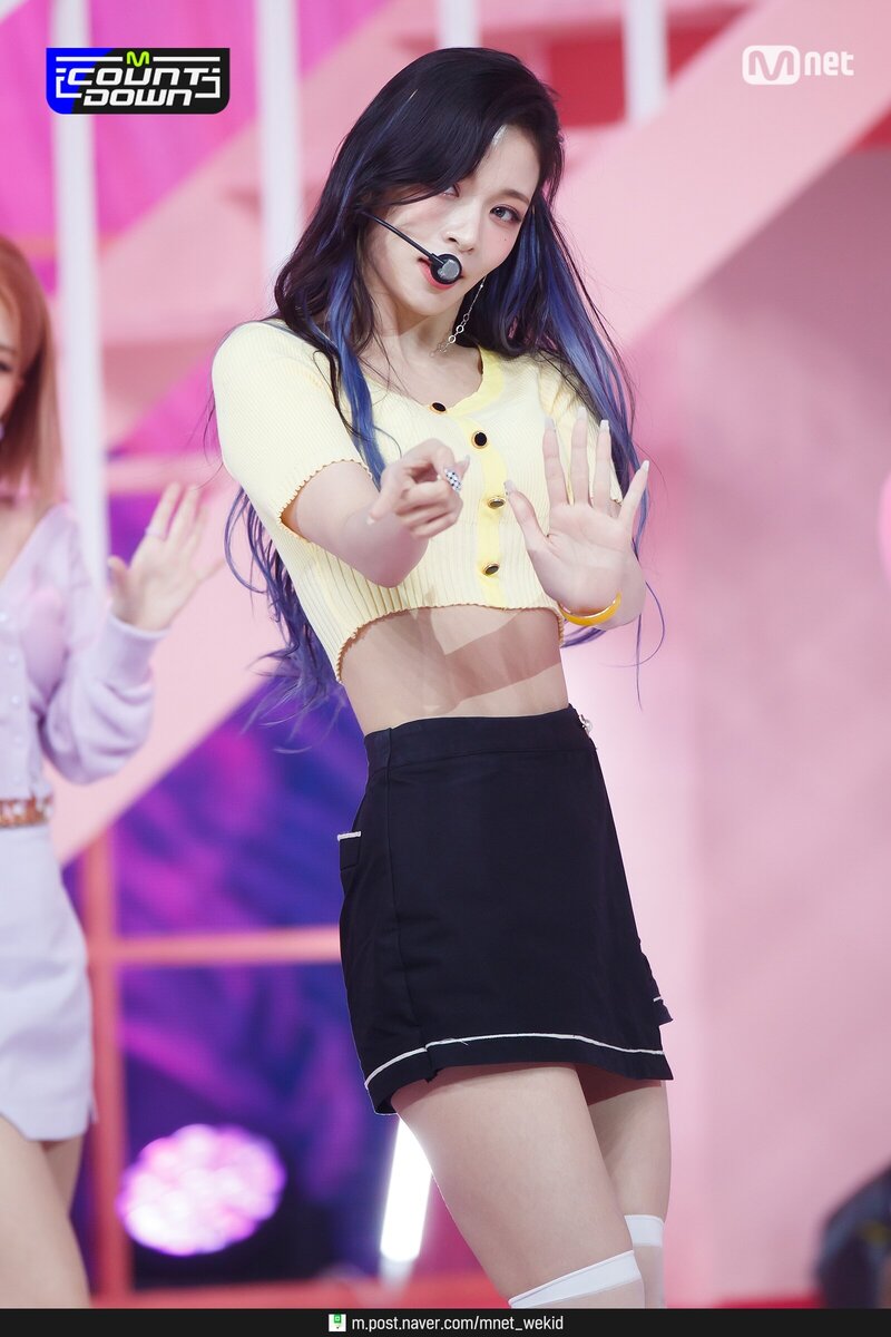 210902 fromis_9 - 'Talk & Talk' at M Countdown documents 11
