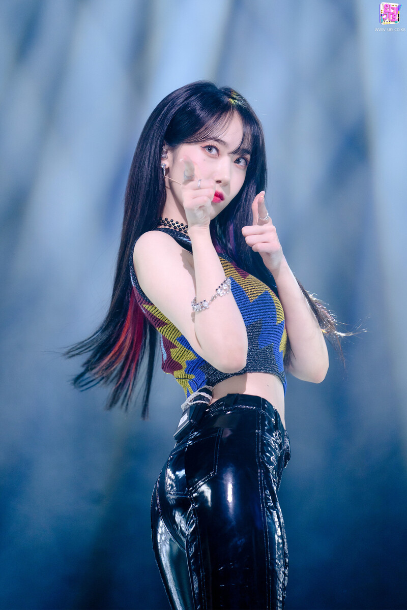 220227 VIVIZ Sinb - 'BOP BOP!' at Inkigayo documents 11