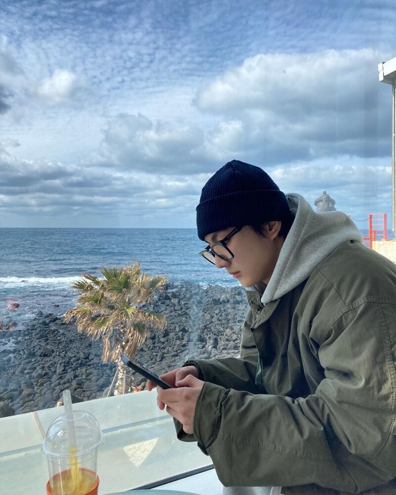 220406 ENHYPEN Jungwon Instagram Update documents 3