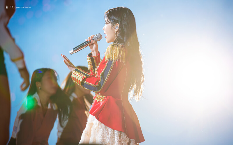 220917 IU - 'The Golden Hour' Concert documents 11