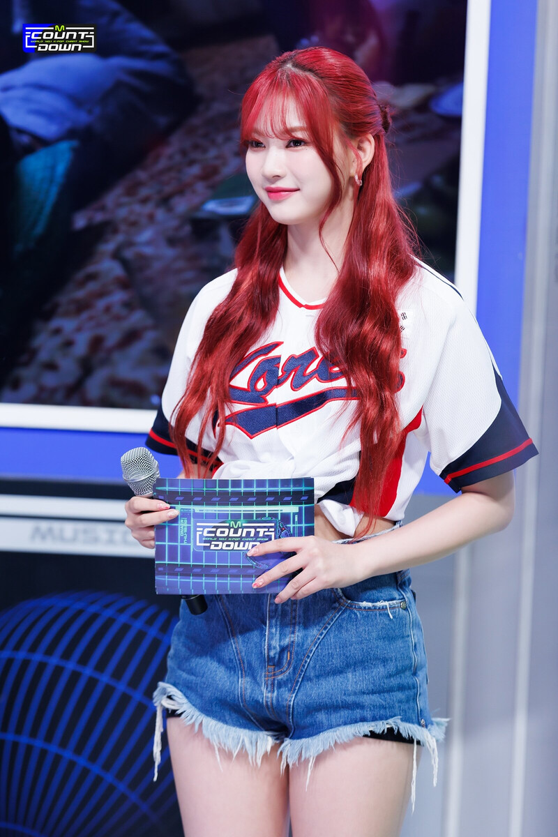 230824 STAYC Sieun & Isa - Special MCs at M COUNTDOWN documents 10