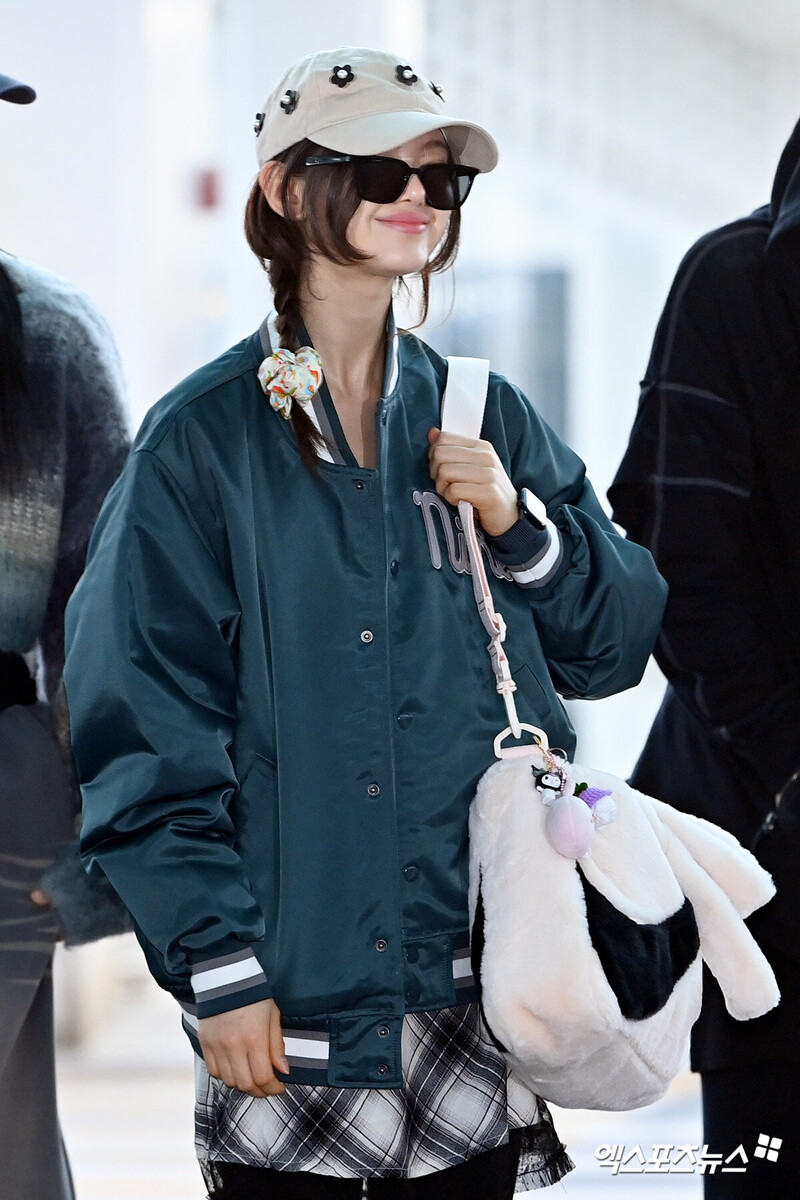 240202 New Jeans Danielle at Incheon International Airport documents 9