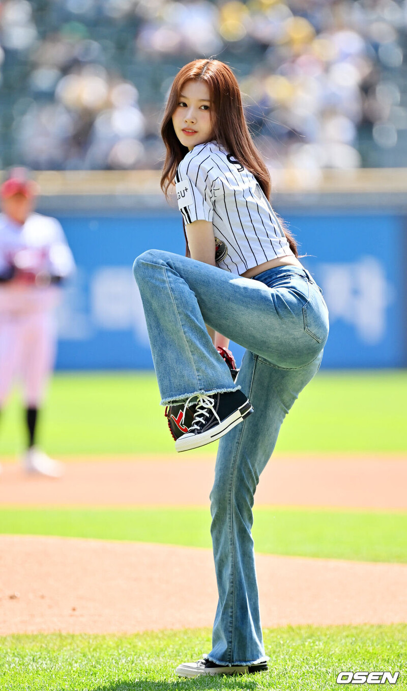 240427 TWICE SANA -  LG Twins first pitch documents 3