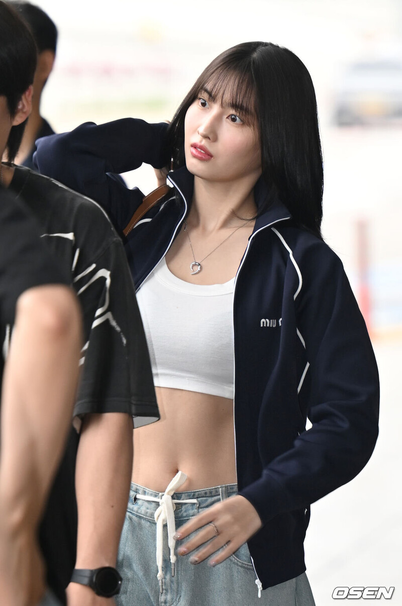 240712 TWICE Momo at Gimpo International Airport documents 2