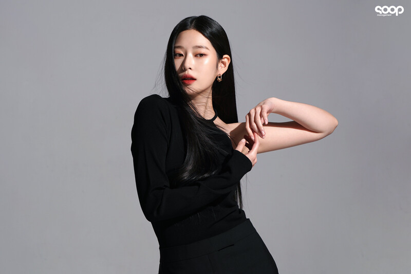 230504 SOOP Naver Post - Kim Minju - Tom Ford Photoshoot Behind documents 3