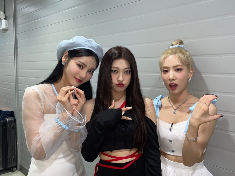 220512 Loona Twitter Update - Kim Lip, Choerry, and JinSoul documents 5
