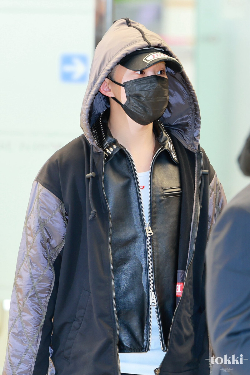 250106 Hoshi at Incheon International Airport documents 3