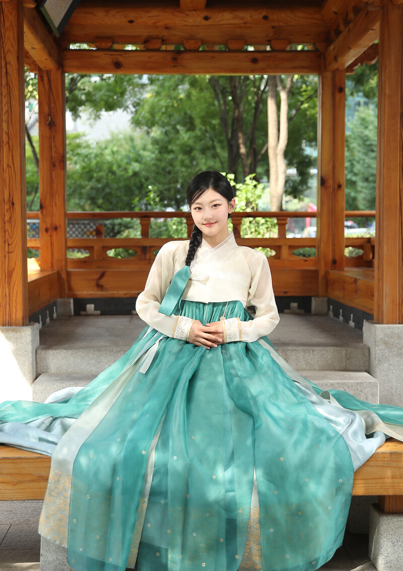 KISS OF LIFE Haneul - 2024 Hanbok Interview Photos by News1 documents 3