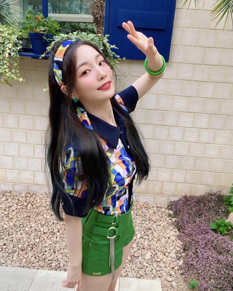 210711 Rocket Punch Instagram Update - Yeonhee documents 1