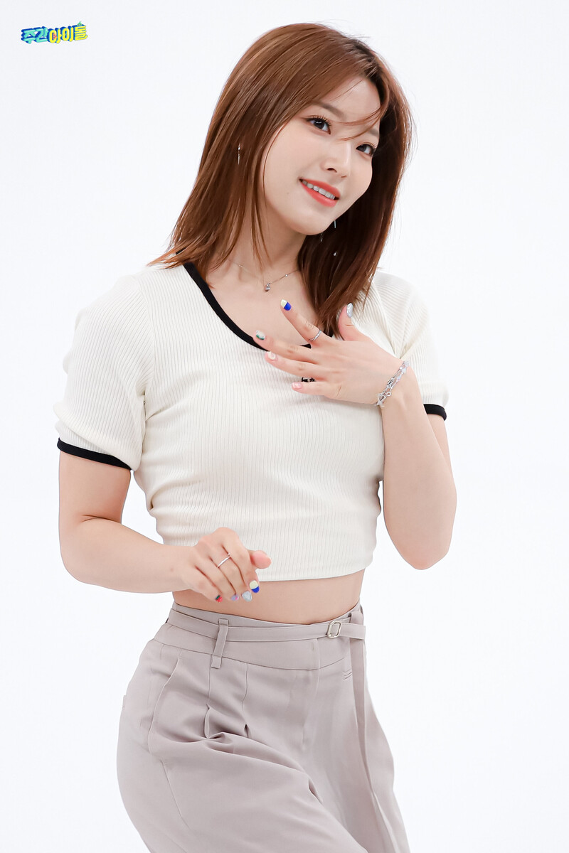 220628 MBC Naver - fromis_9 at Weekly Idol documents 9