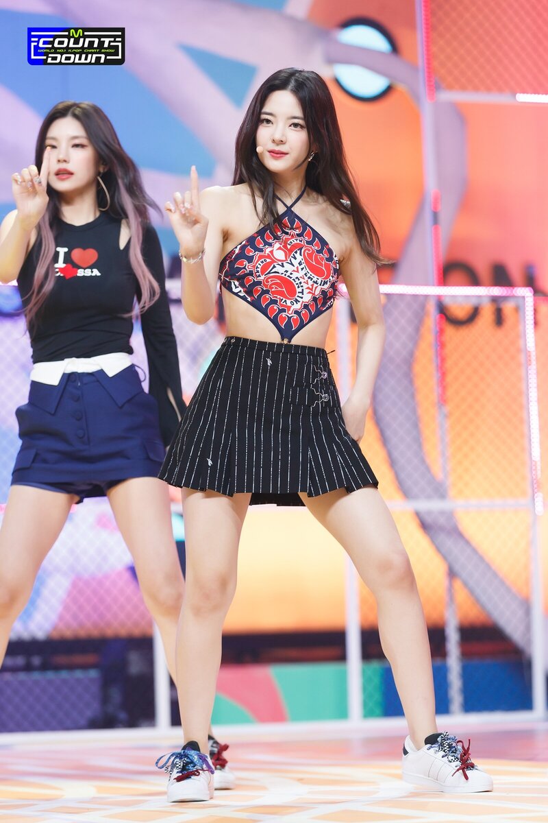 220721 ITZY Lia - 'SNEAKERS' at M Countdown documents 5