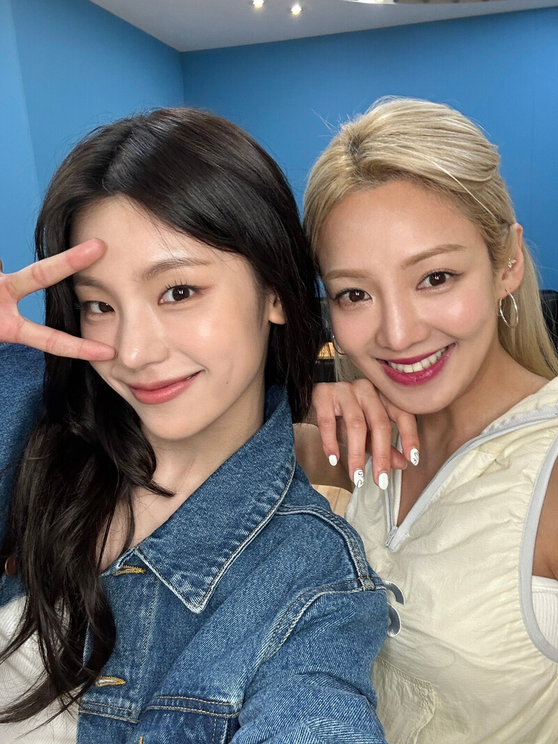 241016 - ITZY Twitter Update with YEJI n HYOYEON documents 1