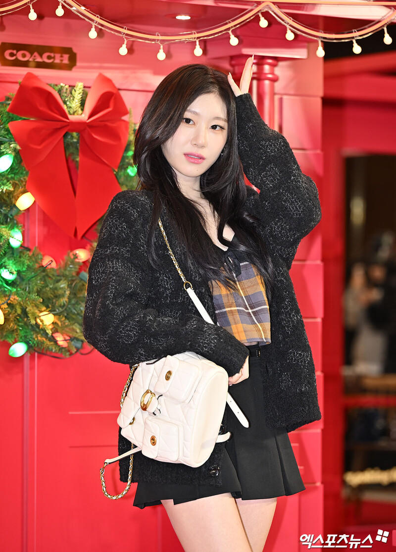 241129 CHAERYEONG at COACH Holiday Pop-up documents 2