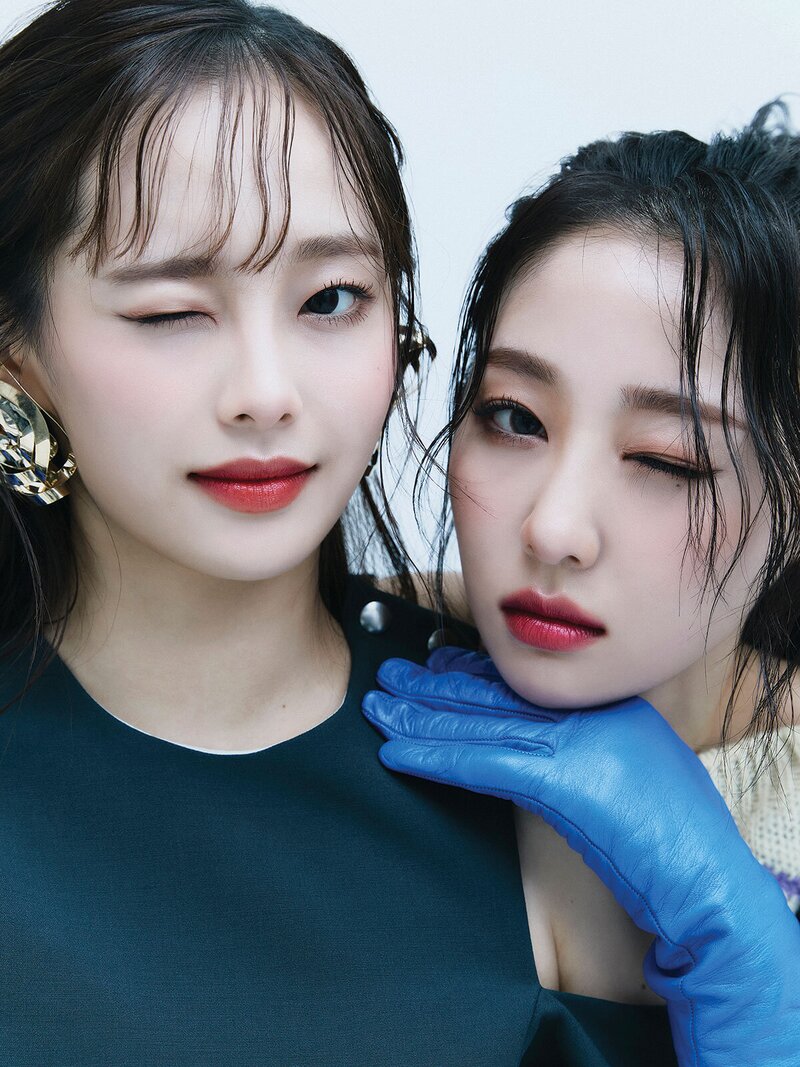 LOONA's Chuu & Yves for Noblesse Magazine September-October Issue documents 1