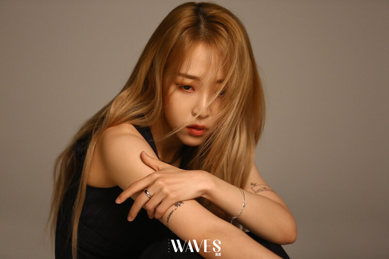 MAMAMOO's Moonbyul for WAVES Magazine December 2021 documents 3