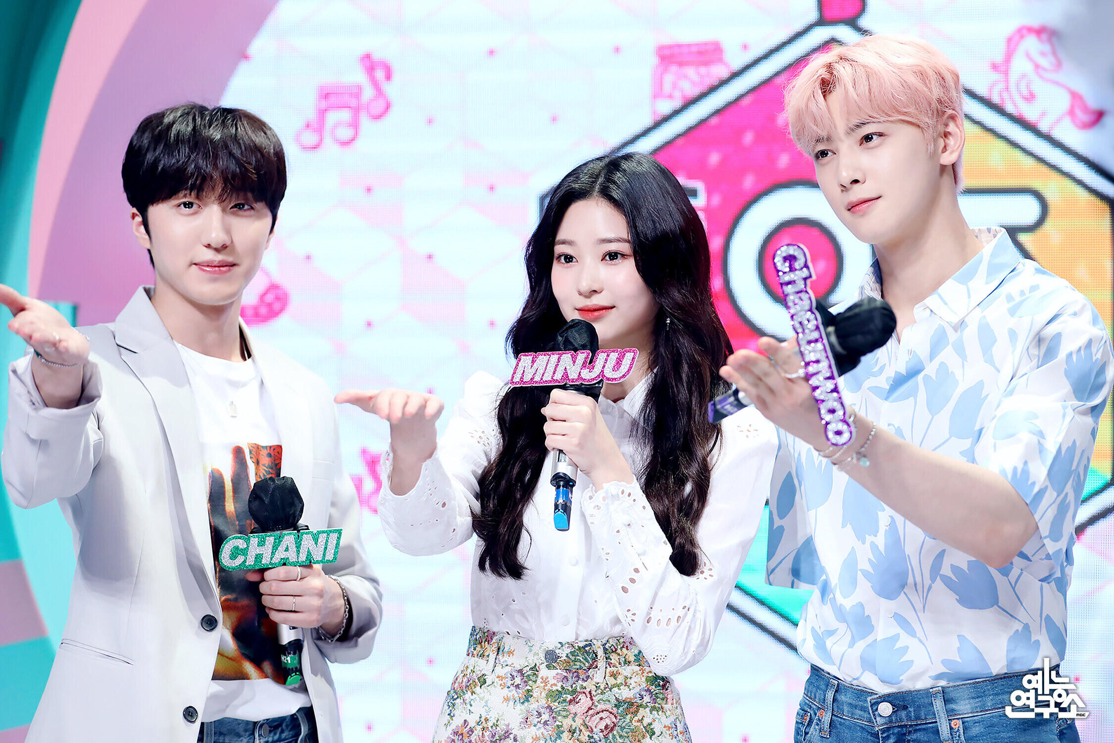 210424 Music Core MC s Minju Chani Cha Eunwoo kpopping