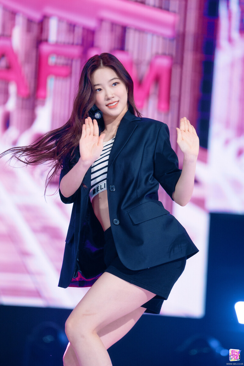 220529 LE SSERAFIM Kazuha - 'FEARLESS' at Inkigayo documents 17