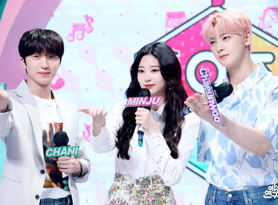 210424 Music Core MC s Minju Chani Cha Eunwoo kpopping