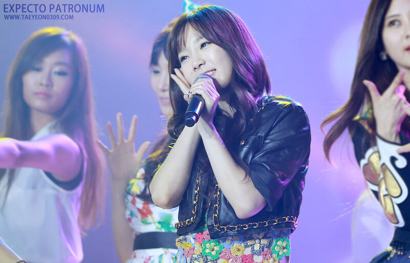 131005 Girls' Generation Taeyeon at WAPOP Concert documents 6