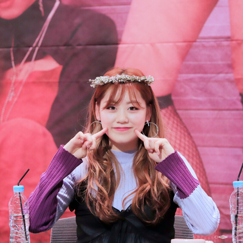 181201 Weki Meki Lua at 'KISS, KICKS' Incheon & Guro Fansigns documents 4