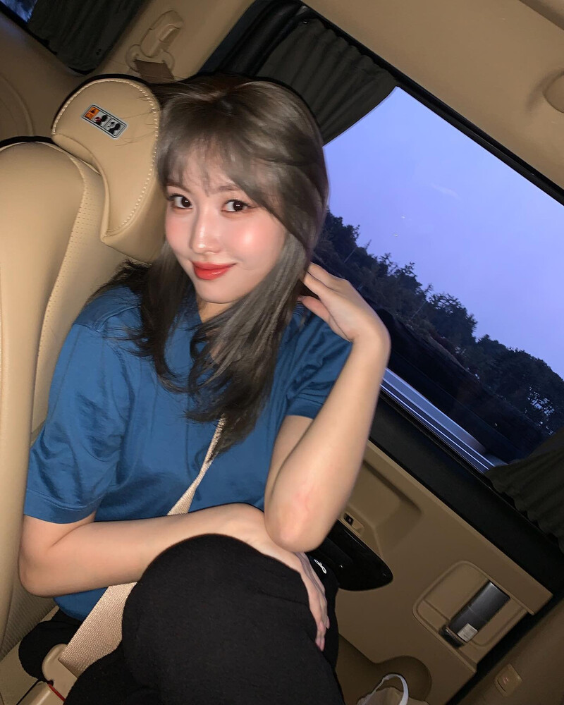 220622 TWICE Momo Instagram Update documents 2