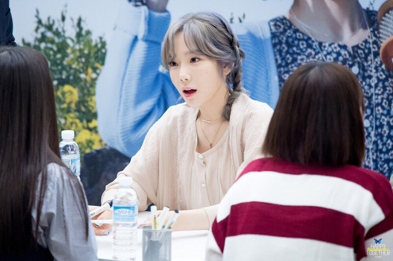 160923 Girls' Generation Taeyeon & Super Junior Kyuhyun at COEX 'Samdasoo' Fansign documents 5