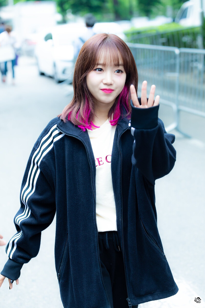 190517 Weki Meki Yoojung at Music Bank documents 10