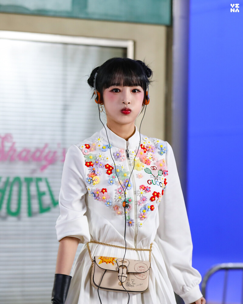 220203 Yuehua Naver Post - YENA - SMILEY MV Behind documents 9