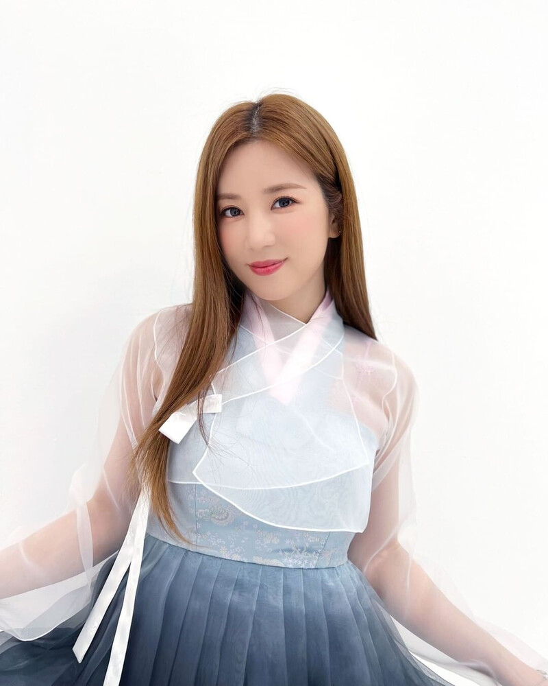 220419 APINK instagram update with CHORONG - 11th Anniversary Celebrations documents 3