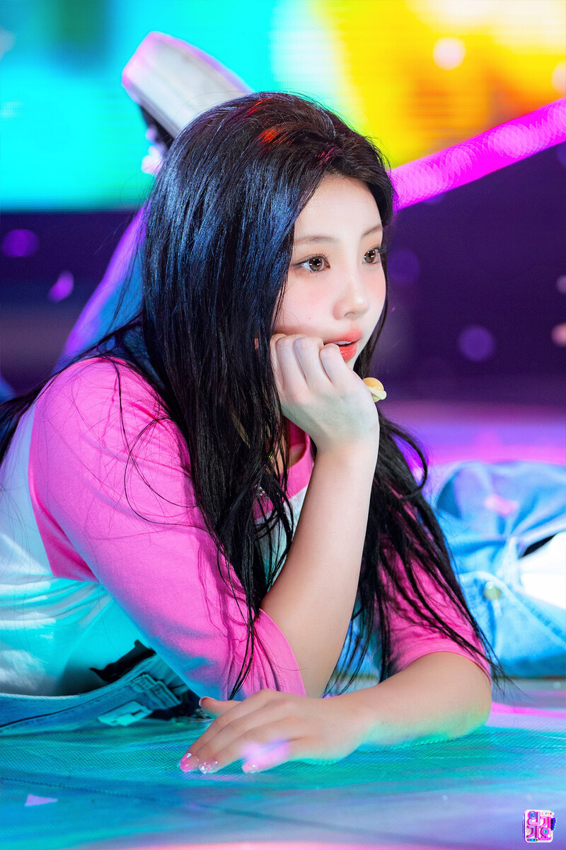 240421 ILLIT Wonhee - 'Lucky Girl Syndrome' at Inkigayo documents 1